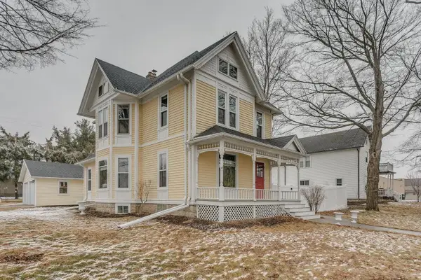 327 W MAIN STREET, Hortonville, WI 54944