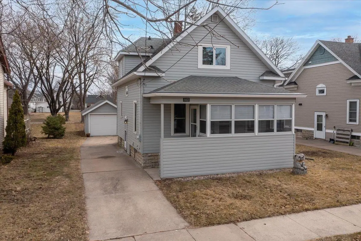 812 POWERS STREET, Oshkosh, WI 54901 - #1