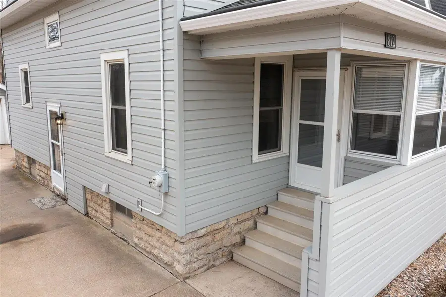 812 POWERS STREET, Oshkosh, WI 54901 - #2