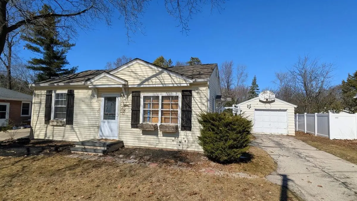 1426 E CALUMET STREET, Appleton, WI 54915 - #1