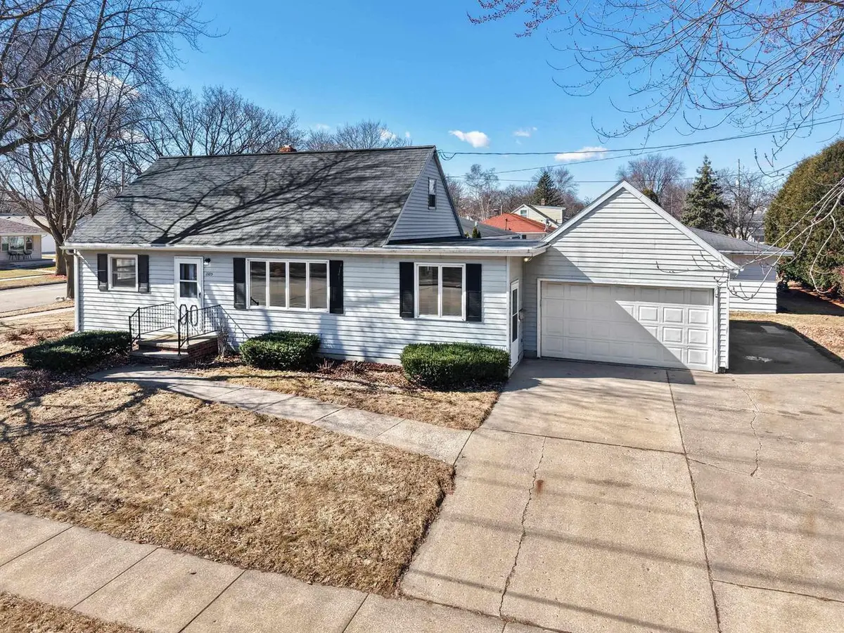 2105 N BALLARD ROAD, Appleton, WI 54911 - #1