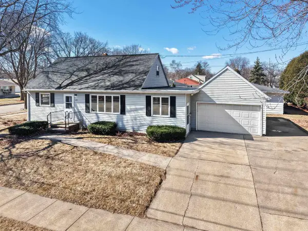 2105 N BALLARD ROAD, Appleton, WI 54911