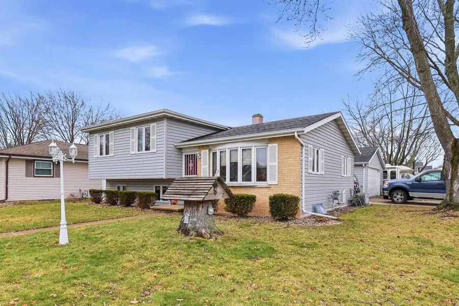 1107 HONEYSUCKLE LANE, Neenah, WI 54956 - #3