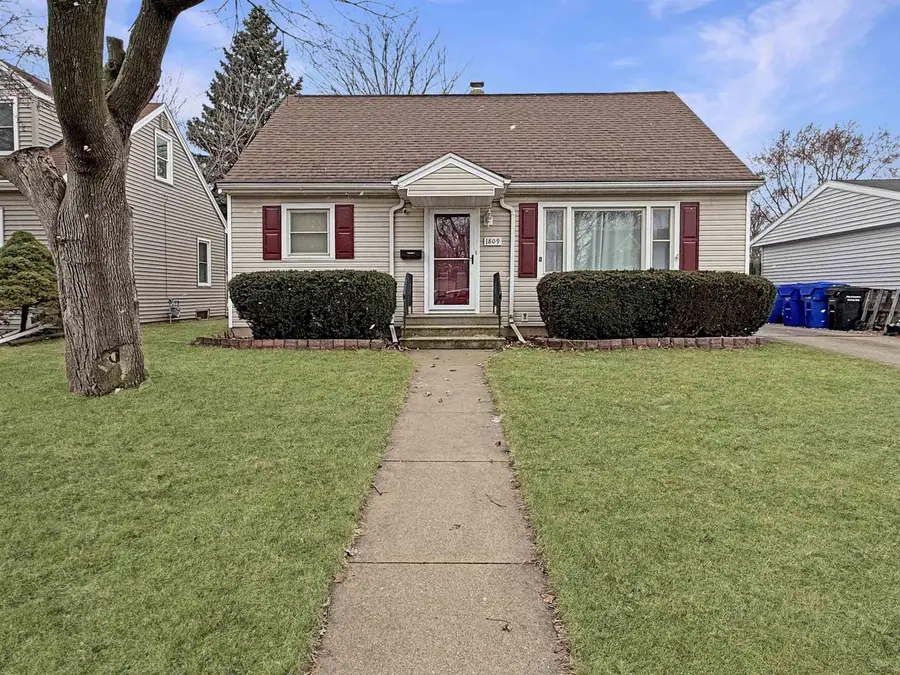 1809 N CHARLOTTE STREET, Appleton, WI 54911 - #2