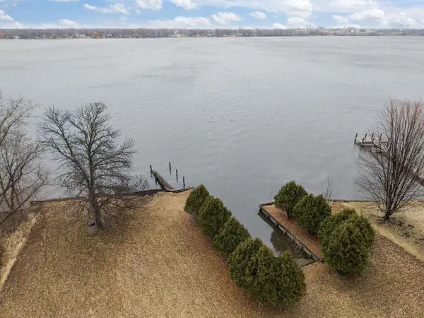 1299 N LAKE STREET, Neenah, WI 54956