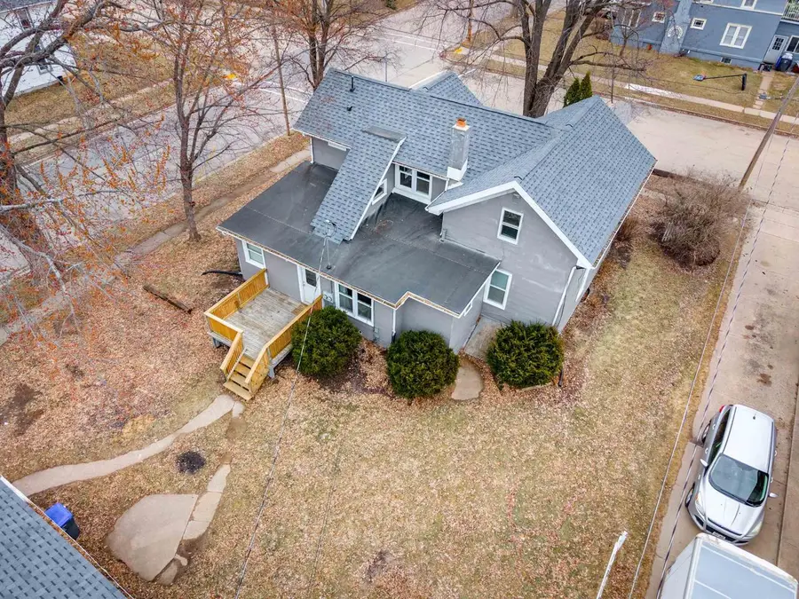 903 SMITH STREET, New London, WI 54961 - #3