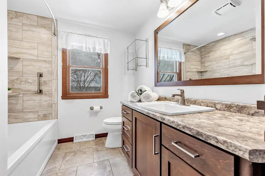 550 EDELWEISS DRIVE, Green Bay, WI 54302 - #3