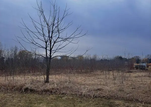 5879 LAKE ROAD, Oshkosh, WI 54902