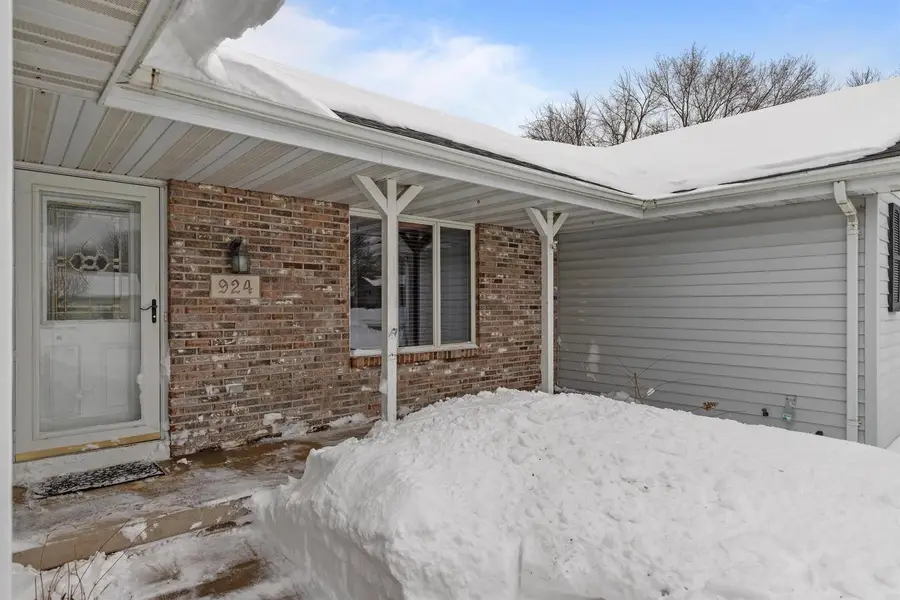 924 S KENSINGTON DRIVE, Appleton, WI 54915 - #2