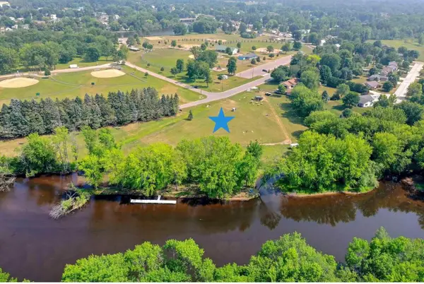 116 HOLTWOOD WAY, Oconto, WI 54153