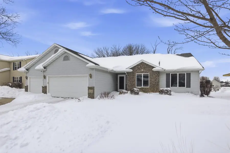 2294 MEADOW HEIGHTS CIRCLE, Neenah, WI 54956 - #2