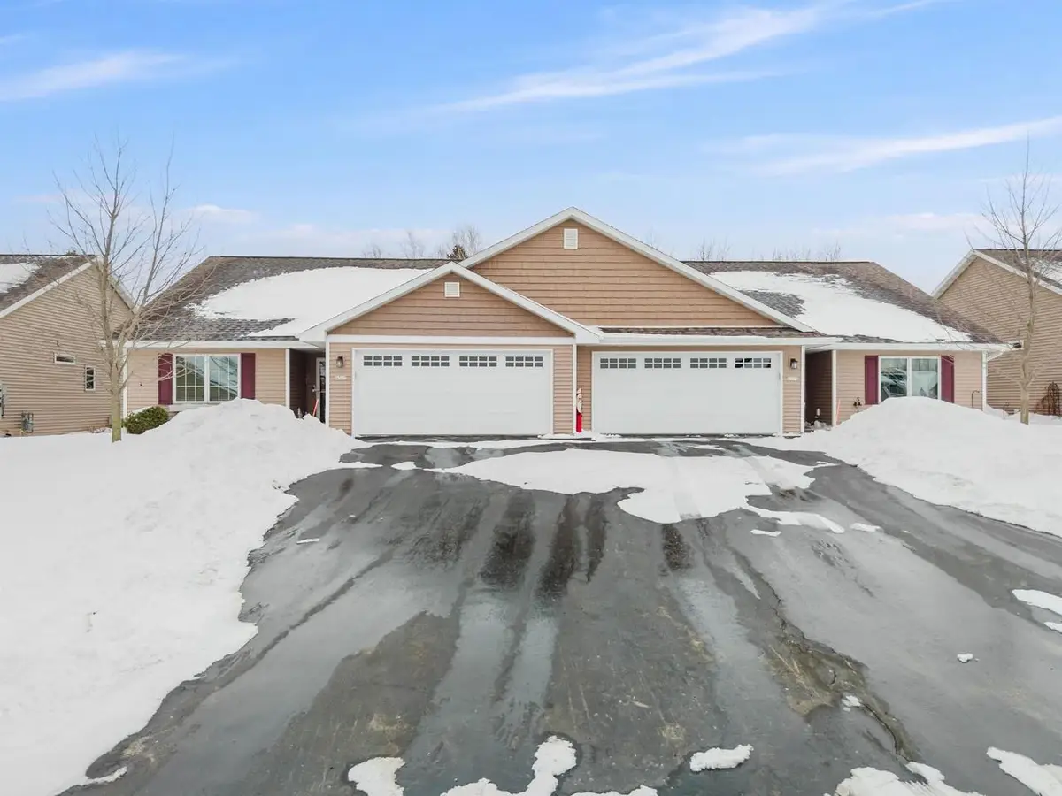 4367 AUTUMN HILLS DRIVE, Oshkosh, WI 54904 - #1