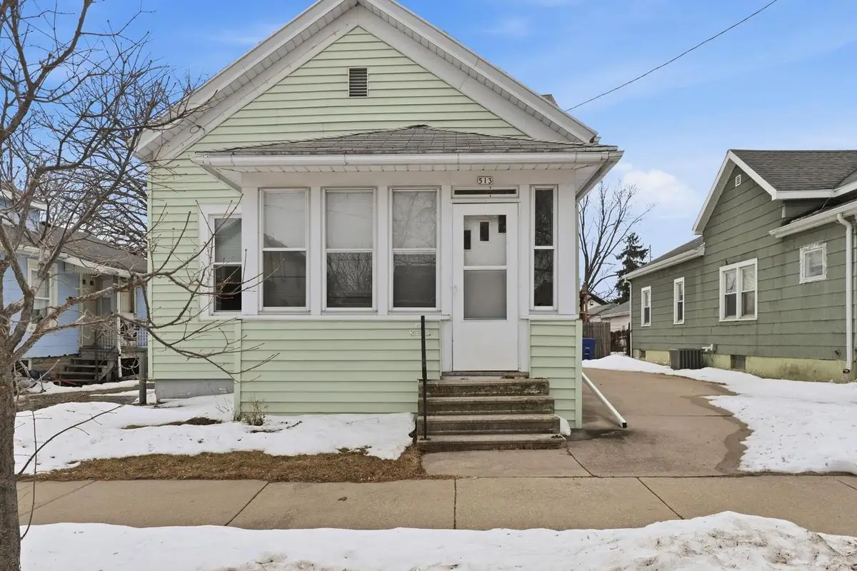 513 SCHOOL AVENUE, Oshkosh, WI 54901 - #1