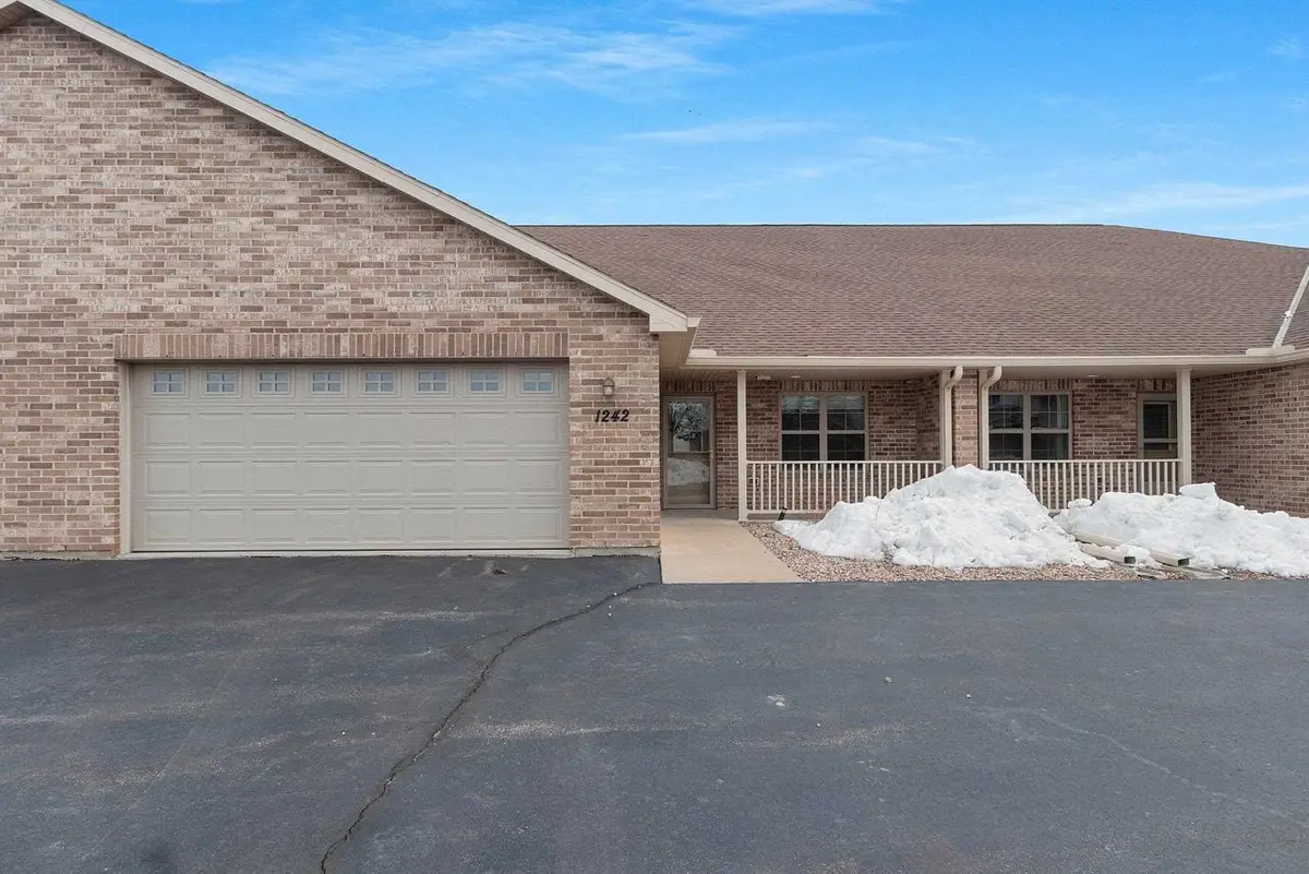 1242 POND VIEW CIRCLE  #18, De Pere, WI 54115 - #1