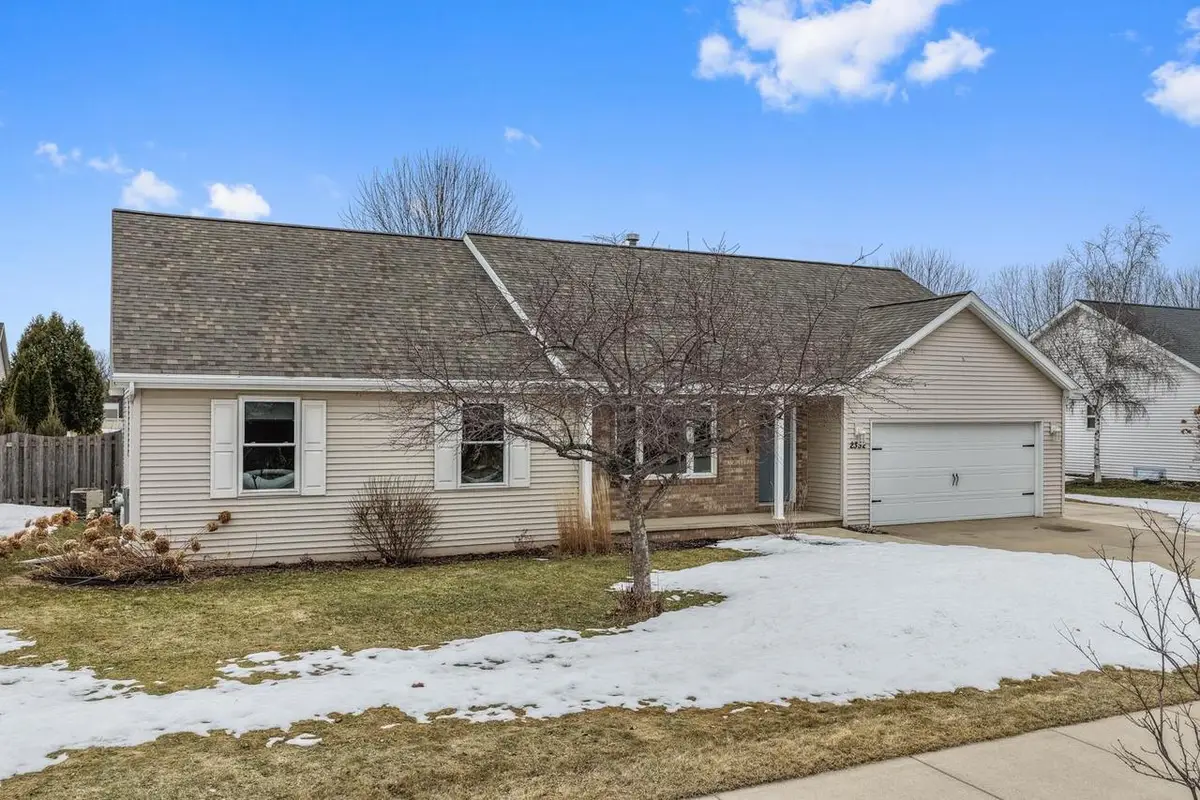 2332 OAK RIDGE CIRCLE, De Pere, WI 54115 - #1