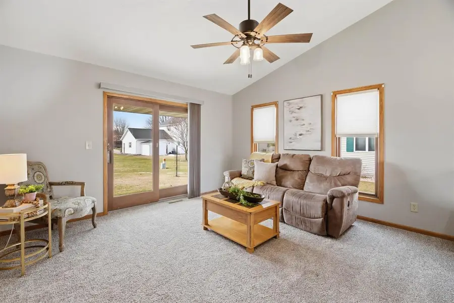 405 W HAWTHORNE DRIVE, Waupun, WI 53963 - #2