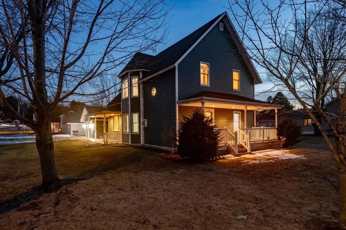 215 E ALFRED STREET, Weyauwega, WI 54983 - #1