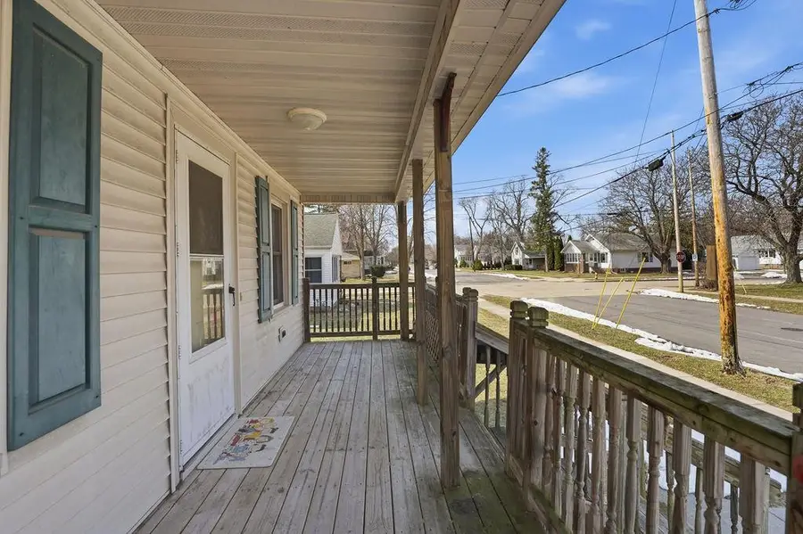 353 W 18TH AVENUE, Oshkosh, WI 54902 - #2