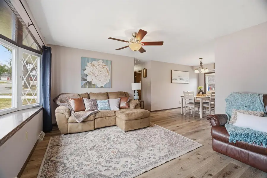 325 QUINCY AVENUE, Omro, WI 54963 - #2