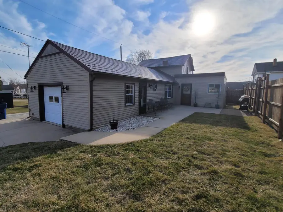102 S ELIZABETH STREET, Eden, WI 53019 - #3