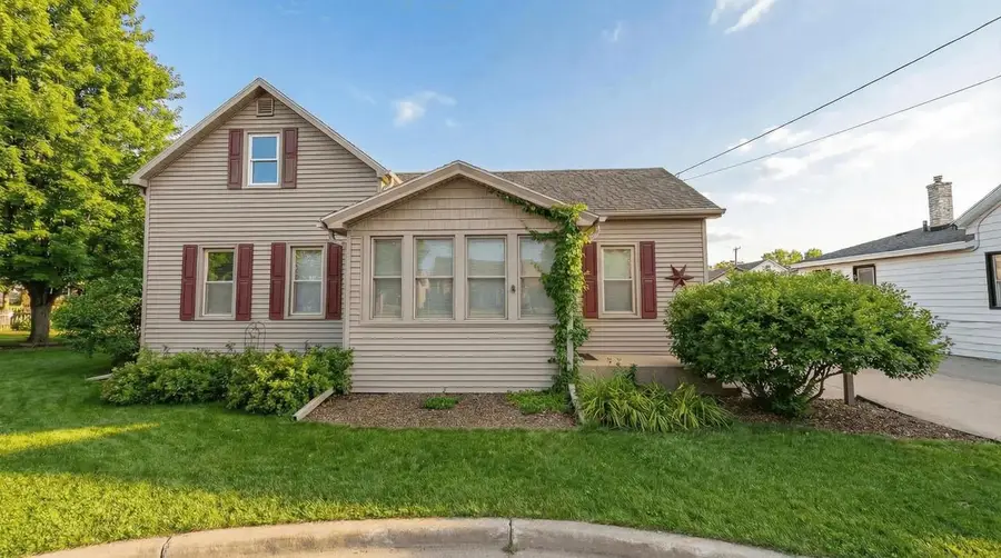 636 W 7TH AVENUE, Oshkosh, WI 54902 - #3
