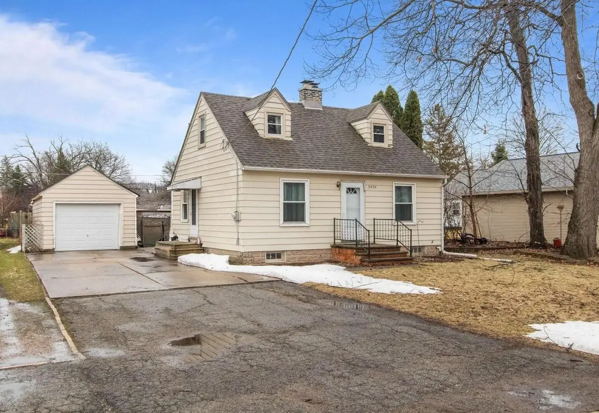 2436 HICKORY LANE, Appleton, WI 54915 - #1