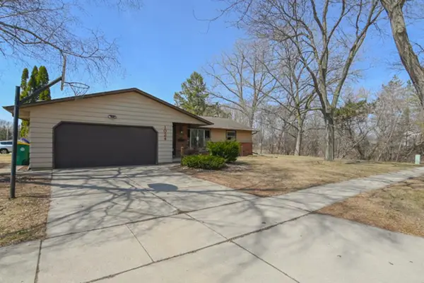 1024 EDGEWOOD DRIVE, Green Bay, WI 54311
