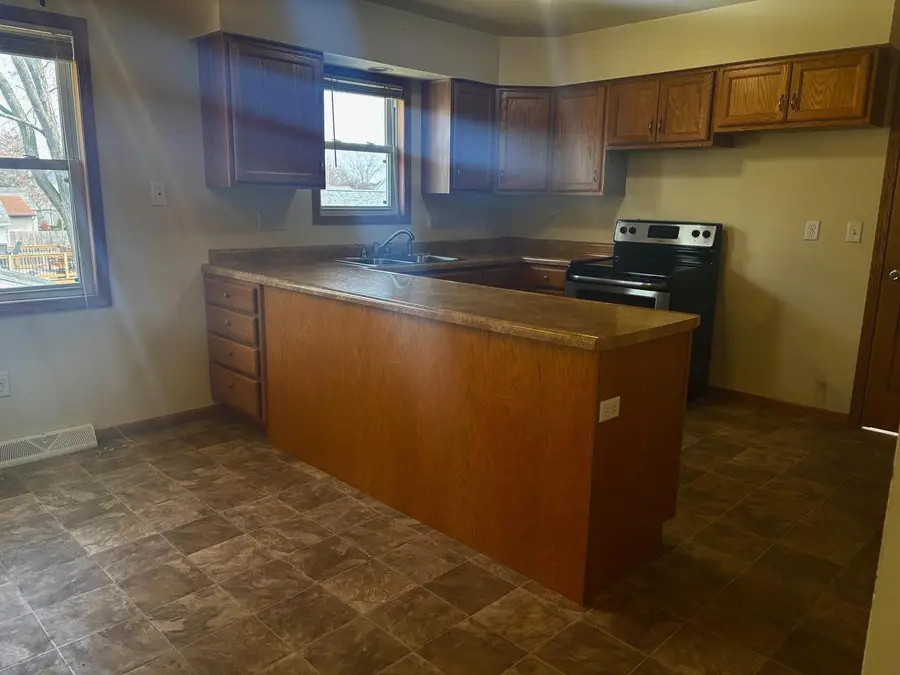 919 BISMARCK AVENUE, Oshkosh, WI 54902 - #3