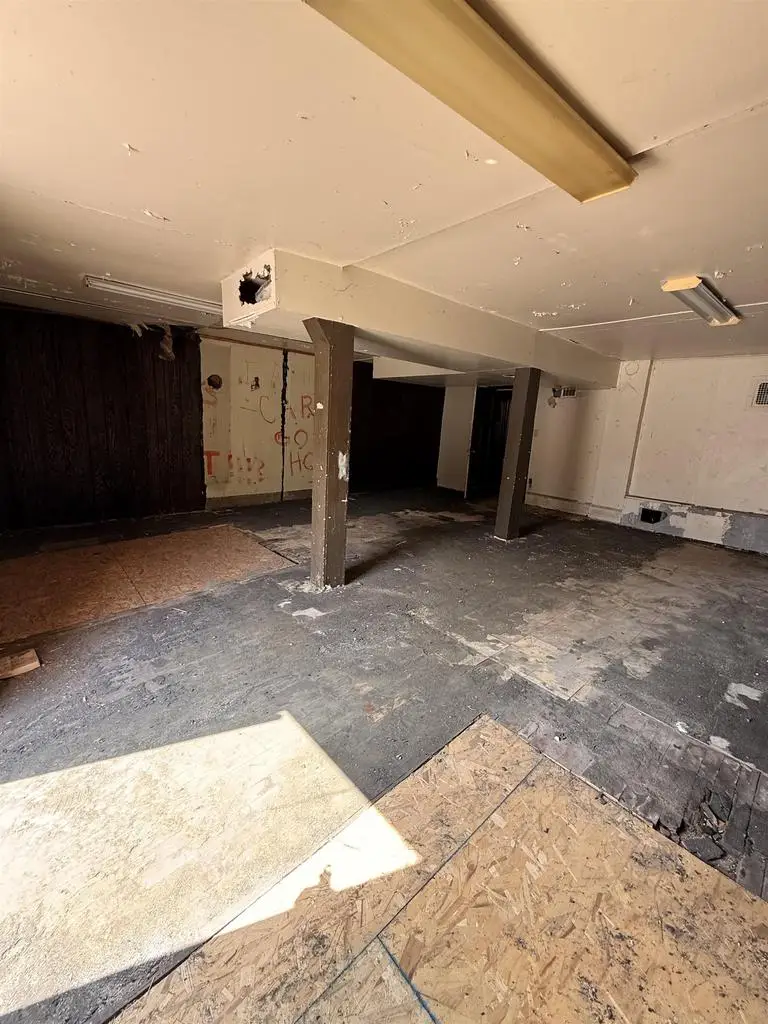 10 E GRUENWALD AVENUE, Oshkosh, WI 54901 - #2