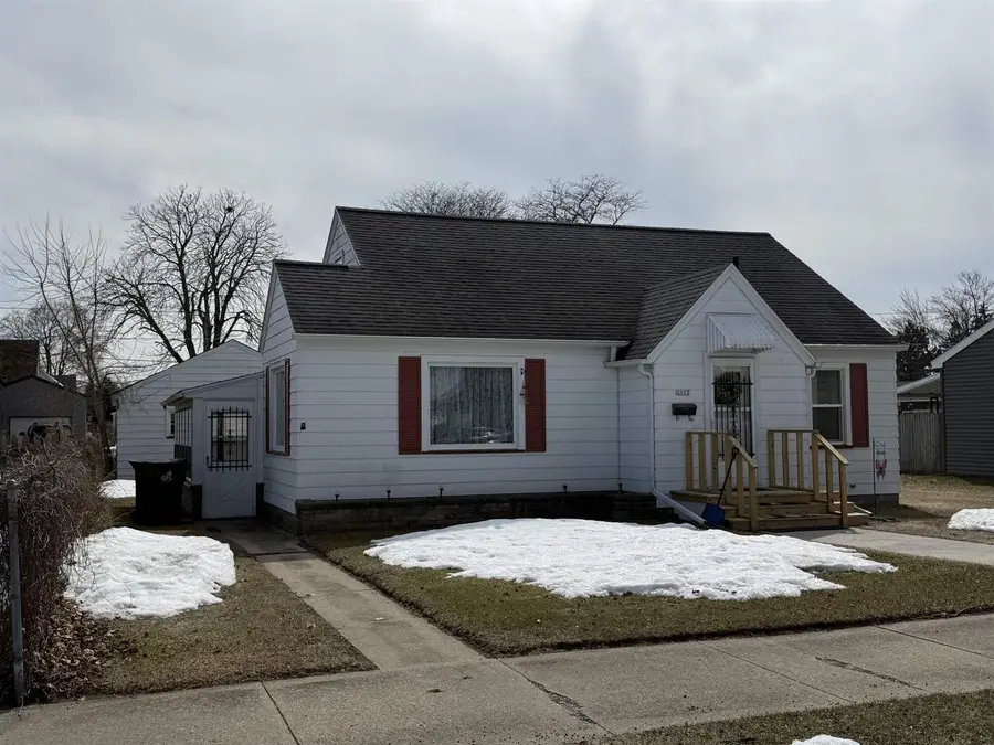 2113 17TH AVENUE, Menominee, MI 49858 - #2