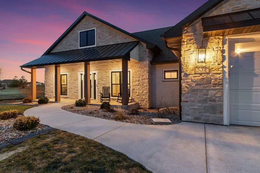 532 ROYAL ST PATS DRIVE, Wrightstown, WI 54180 - #2