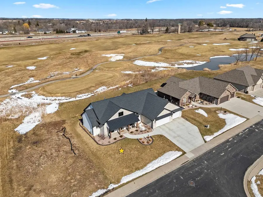 532 ROYAL ST PATS DRIVE, Wrightstown, WI 54180 - #3