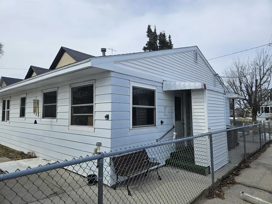 1005 8TH AVENUE, Menominee, MI 49858 - #2