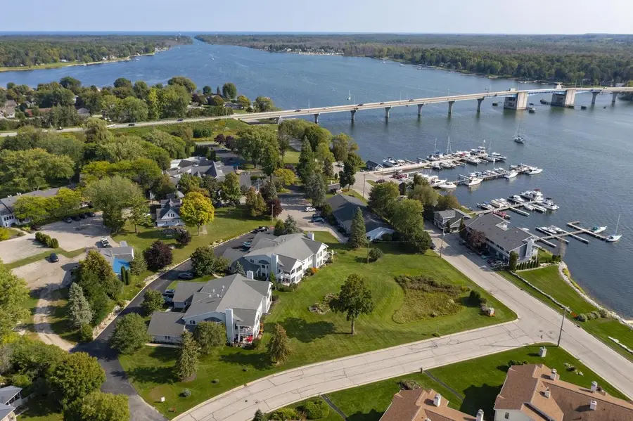 1606 MEMORIAL DRIVE  #104, Sturgeon Bay, WI 54235 - #2
