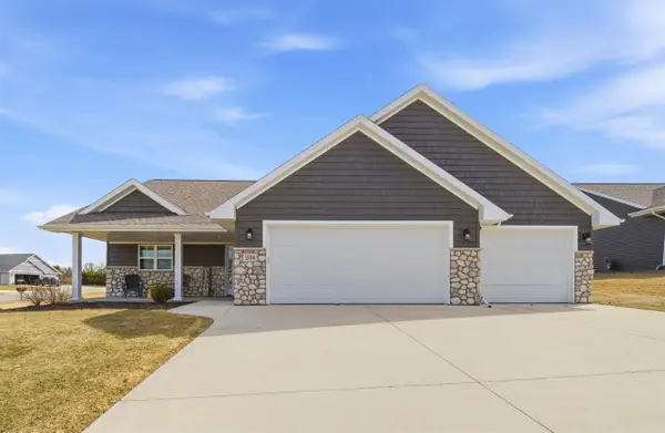 204 ZACHAREY COURT, New London, WI 54961