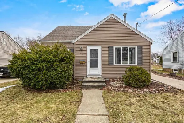 825 15TH AVENUE, Green Bay, WI 54304