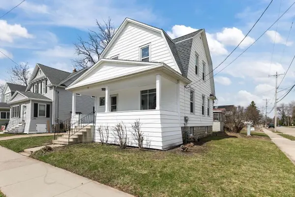 22 E MELVIN AVENUE, Oshkosh, WI 54901