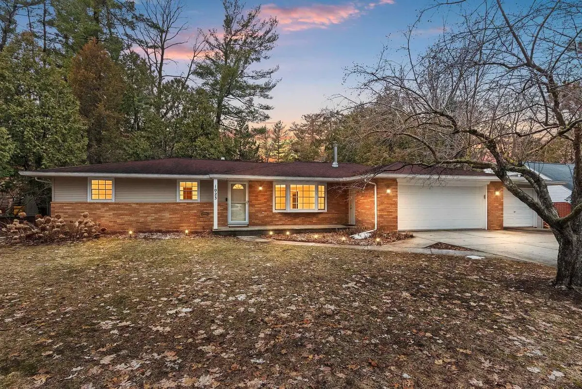 1023 LAVERNE DRIVE, Green Bay, WI 54311 - #1