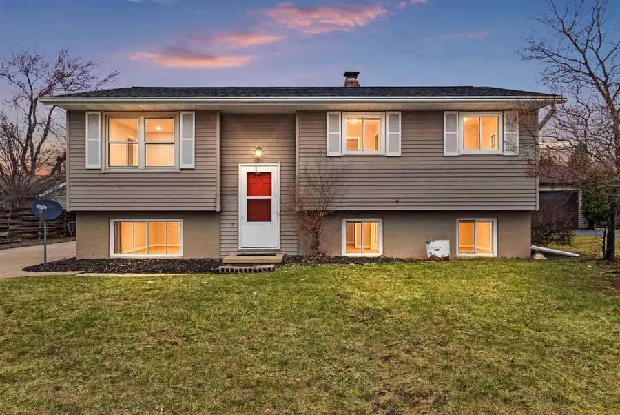 1204 E PARK HILLS DRIVE, Appleton, WI 54915 - #2