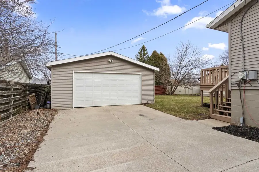 1204 E PARK HILLS DRIVE, Appleton, WI 54915 - #3