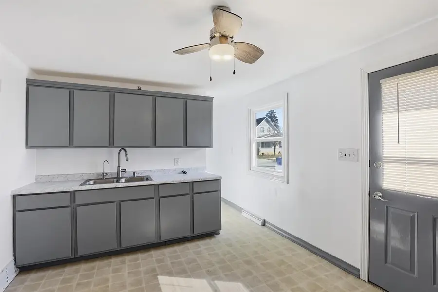 1001 W GRANT STREET, Appleton, WI 54914 - #3