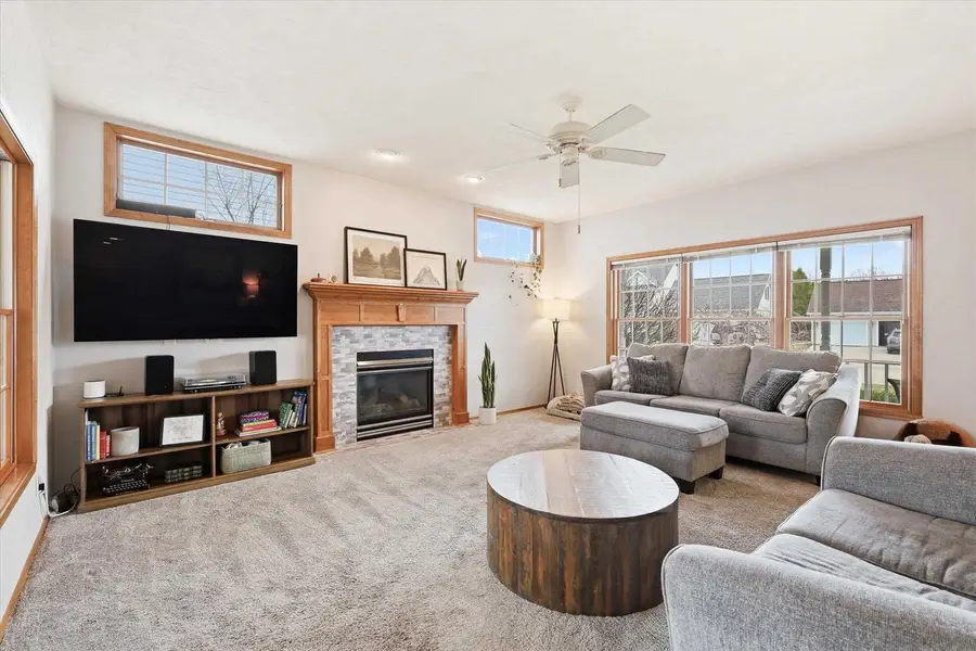 1081 S VIOLET LANE, Appleton, WI 54914 - #3