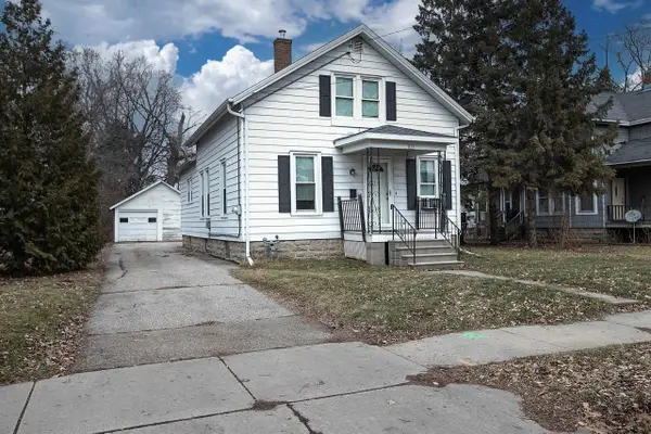 858 VINE AVENUE, Oshkosh, WI 54901