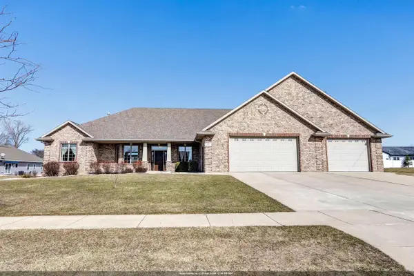 334 WHISPERING CREEK COURT, Green Bay, WI 54303