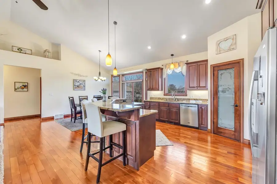 334 WHISPERING CREEK COURT, Green Bay, WI 54303 - #3