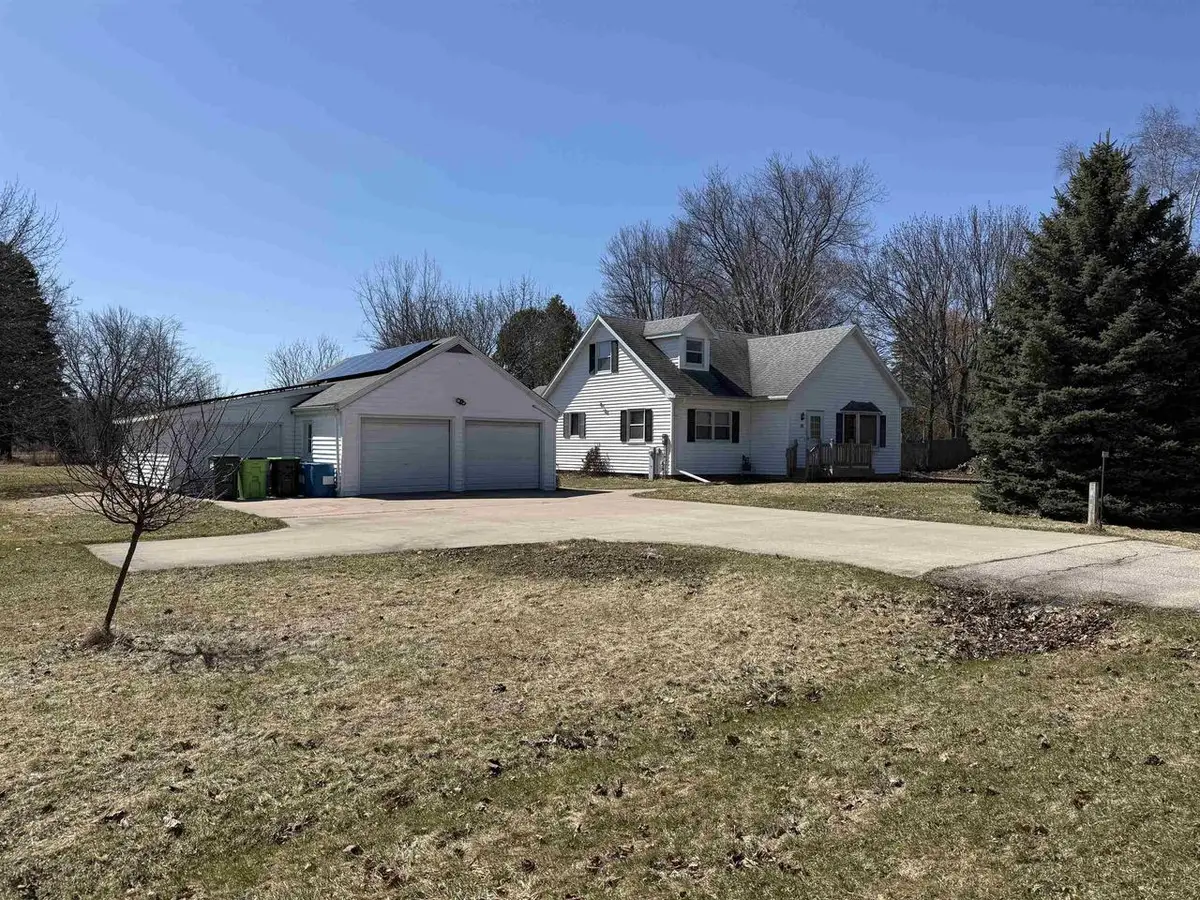 1929 INDIAN POINT ROAD, Oshkosh, WI 54901 - #1