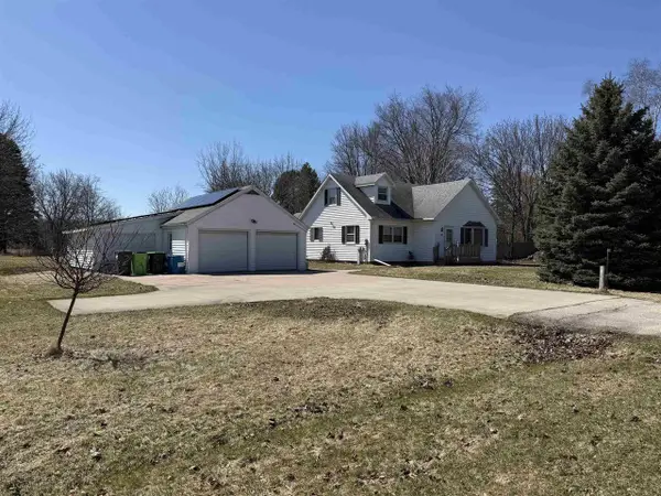 1929 INDIAN POINT ROAD, Oshkosh, WI 54901