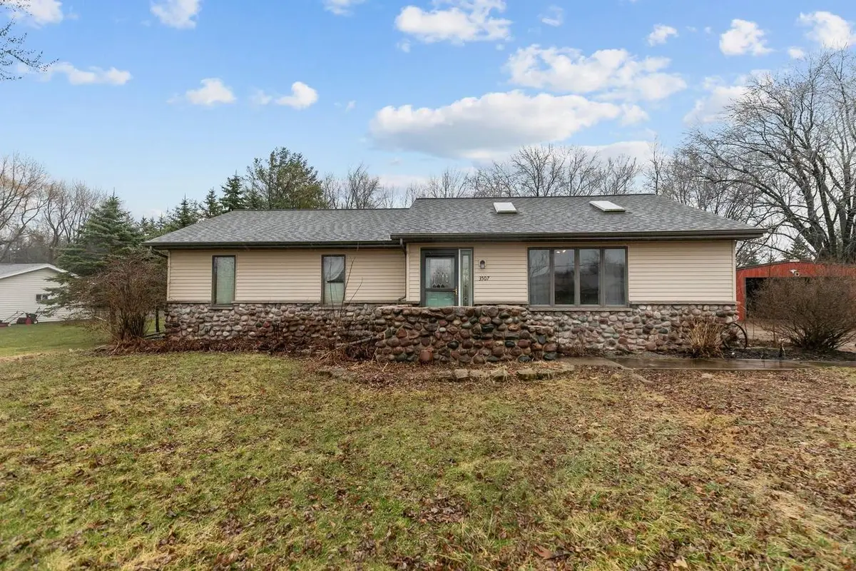 3507 W 20TH AVENUE, Oshkosh, WI 54904 - #1