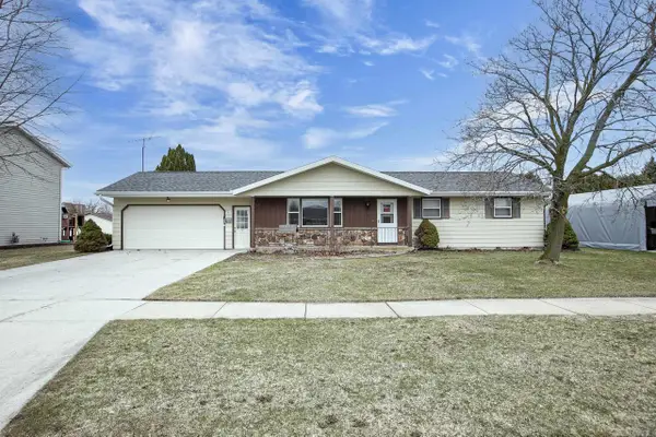 1703 EISENHOWER STREET, New Holstein, WI 53061