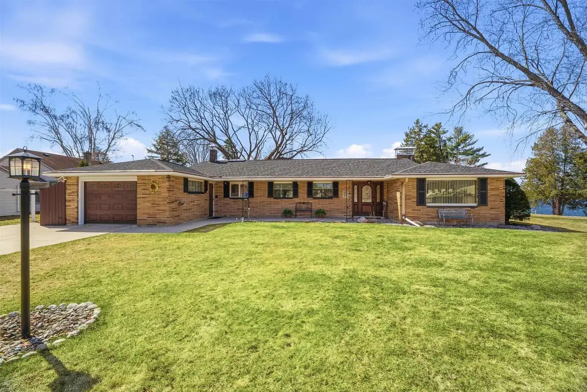 136 CIRCLE DRIVE, Shawano, WI 54166 - #1